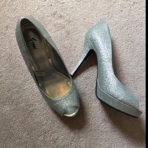 Silver Glitter Heels / Pumps